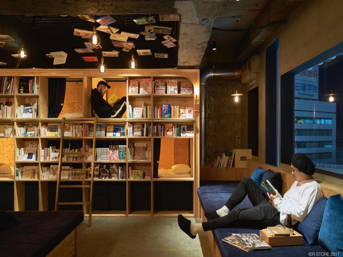 5-movie-inspired-hotels-book-and-bed